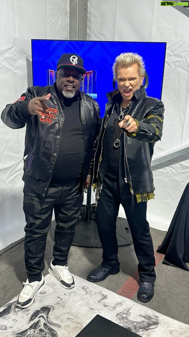 Cedric the Entertainer Instagram - SUPERBOWL LVIII OWES ME NOTHING!!! I’ve been here since Wednesday and it’s been nonstop excitement and red carpet treatment. Check the stories, way too much to post. I’ll Holla✌🏾 SHOUTOUT TO THE LEGEND @billyidol 🤘🏽⚡️🤘🏽!! Who do you have on the game?