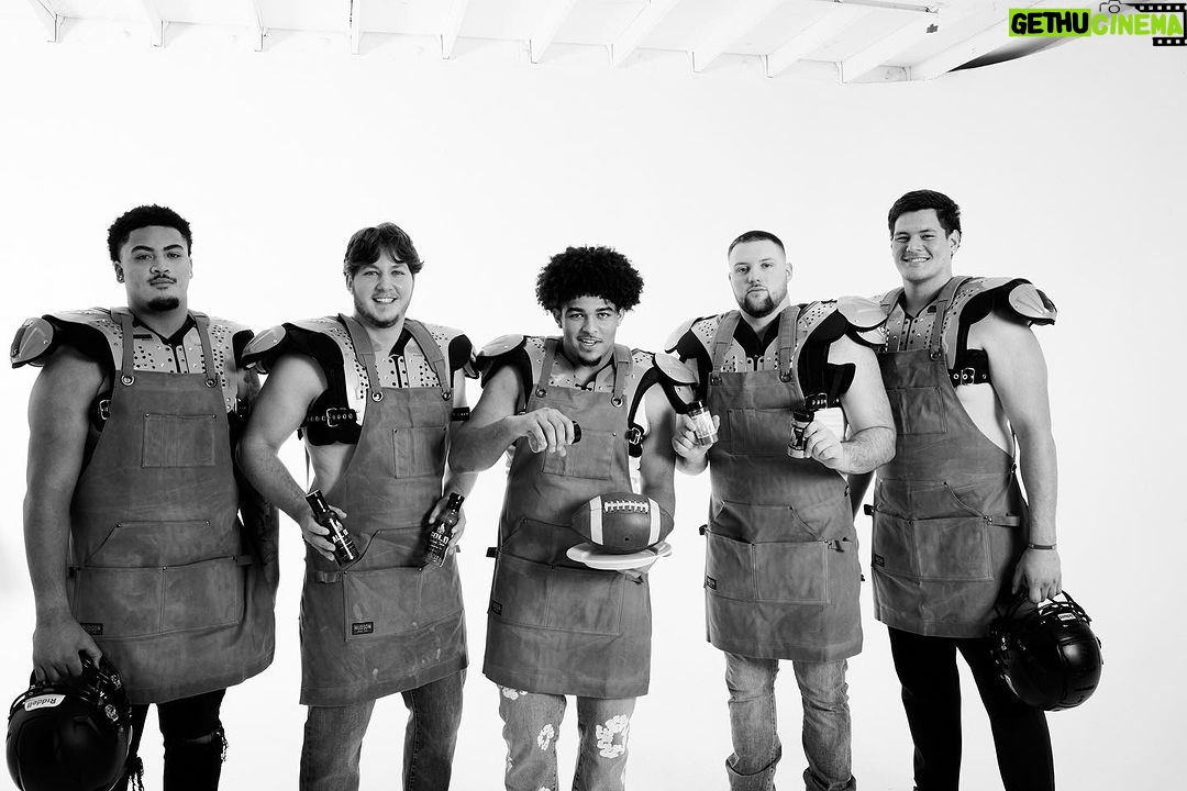 Cedric the Entertainer Instagram - Give it up for our very first Husky & Handsome Men of the Year - the 2023 @uw_football O-line! These young men have worked hard to be the best offensive line in college football, and weβre here to give them the respect they deserve. Swipe right for some major π₯π₯π₯ and check out our website - link in bio - to get to know these studs. Models (L to R): @7oneeee, @zach_henning1, @parkerbrail, @gaardmemmelaar, @jbuelow77 πΈ: @msayles π₯: @hashtag_jasper π: @s.n.2l β¨: @gracebalsamomakeup π: @issuephotostudio @thehollywoodroosevelt Special thanks to Maya Bulger & Sydney Sims ππβ₯οΈπ©΅