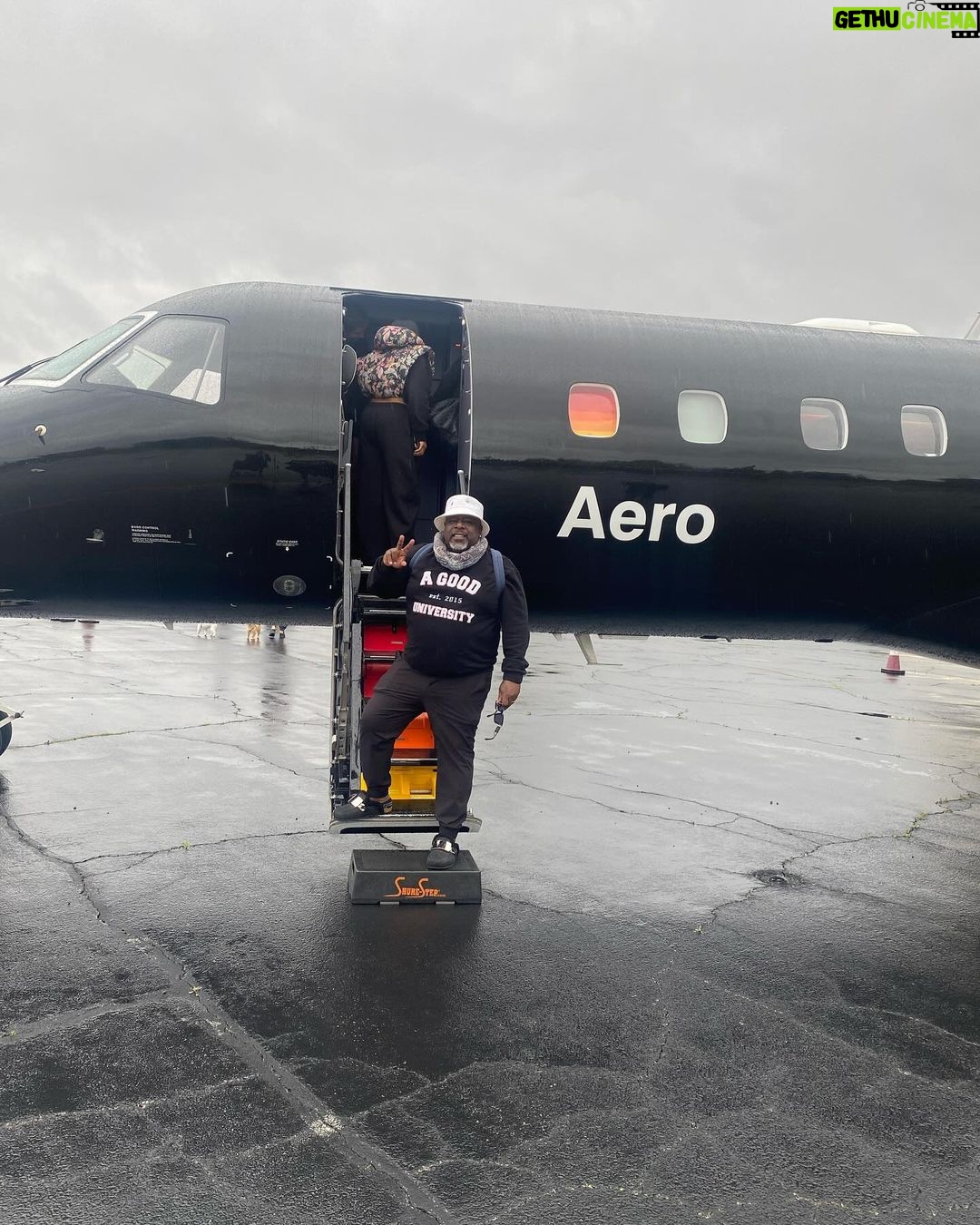Cedric the Entertainer Instagram - Big shoutout to @aero My guy @khiree_esq #CEO #BenKlein Fantastic experience InternationalCed Big up the concierge to the world @hammondentertainment for the plug