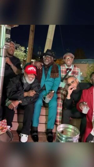 Cedric the Entertainer Instagram - LAST NIGHT WAS A MOVIE 🎥🥂✨
Like my ace @yaijettpapi3 said:
“Houston… we NEVER have a problem”🚀
H-Town always shows up and shows love.
See you in ‘24… I’LL HOLLA ✌🏾 - Ced