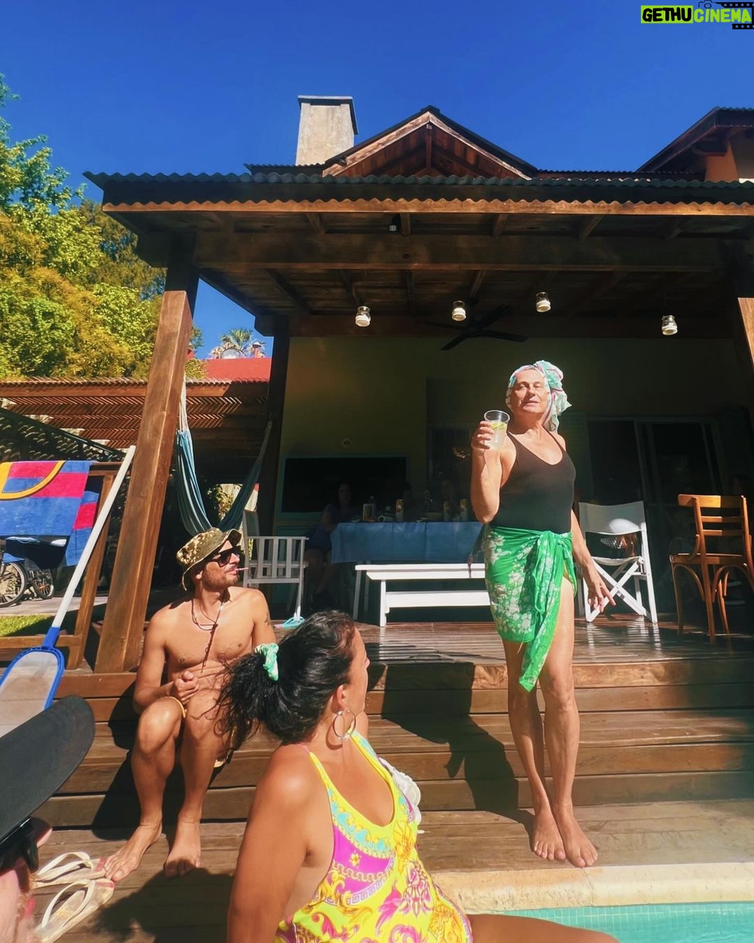 Celeste Cid Instagram - Oficialmente, 40. Nada mal ♥️🌈