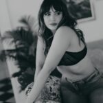 Celeste Cid Instagram - en 19 días termina el año. 2024, vení bb, te paso la dirección por dm 🦋 @saltanpepajeans