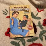 Celeste Cid Instagram - La primera es una foto que le mandé a una amiga cuando me dijo “vamos a almorzar?” y yo estaba justo entrando a @planetadelibrosar .. con quien en escasos meses editaré mi (segundo) libro / primero de ficción /. La felicidad es total. Luego está Ana, @anaojota , mi editora, con todas sus mujeres allí cuidando las batallas. Me contó la historia de cada una. Y tiene una sonrisa muy hermosa. La foto 3 es una acumulación de mundos. En la 4 se me posó un arcoíris en la mano, me detuve a mirarlo y mi hijo conmigo, se ven sus pies en la foto. La 5 es la solución a todos los problemas. La 6 lo que acabo de empezar a leer. En la 7 me acompaña lo que voy a empezar a leer, y tengo una malla de Star Wars. pd. mañana hay eclipse de Luna. Tomen agua. Argentina