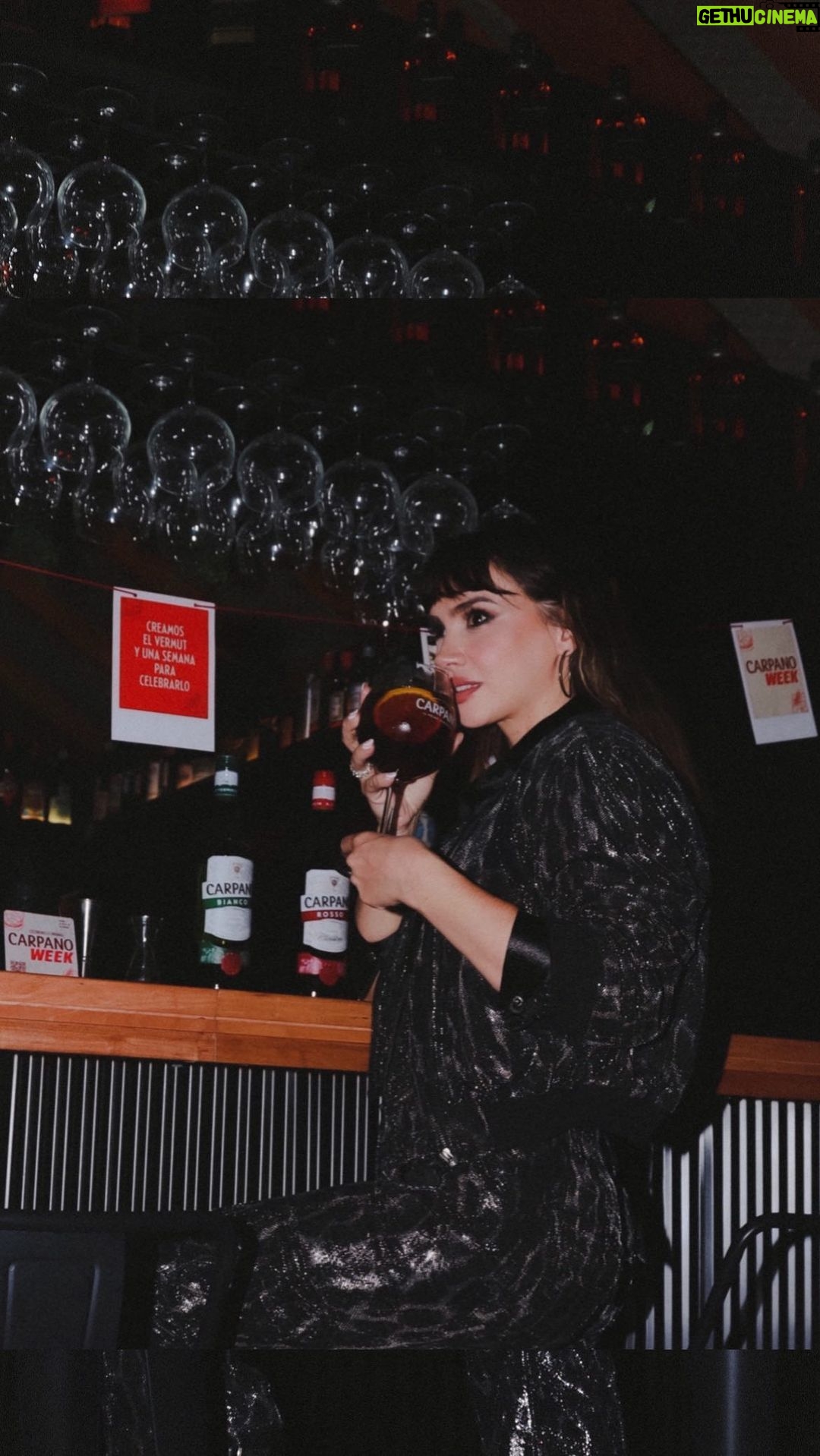 Celeste Cid Instagram - Ayer empezó la Carpano Week para celebrar el vermut por su creador y recorrí el Distrito @carpanoarg en bus probando sus maridajes. Del 18 al 24 de marzo, una semana a puro vermut y celebración con actividades en los principales bares del país ☝🏻🍷❤️ #CelebremosLoOriginal #CarpanoWeek