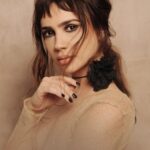 Celeste Cid Instagram - 1. de afuera parezco una tipa seria 2. mientras hago esta pose pienso en la foto 3 3. siempre mi tipo de refes 💘 ph @machadito_arte pr @luz.chiappe st @anitakorman @joti.harriague @estudio.mn m up @bettinafrumboli h @nacholopezfagalde @vardomanagement Buenos Aires, Argentina