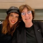 Celeste Cid Instagram - qué maravilla el tiempo. sobre todo cuando de vez en cuando tiene el reparo de mantener algunas cosas en el mismo lugar. esta mujer hermosa hace unos años me hizo filmar en otro país, en otro idioma completamente distinto al mío y descubrir que lo que sostiene todo en definitiva es lo que va por debajo. los idiomas -el que sea- son aprendidos; lo que queda, por debajo, es nuestra emoción. es ahí donde -anoche, una vez más- nos encontramos. 19.02.23 Berlín Berlin, Germany