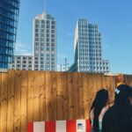 Celeste Cid Instagram - Berlín. 1. no comprendo la vida sin botas. (me gustan el amarillo y el verde cómo quedan juntos.) 2. saludo al sol. 3. decime en dónde estás sin decirme dónde estás. 4. en construcción. 5. está ahí hace - al menos - dos días 6. en Orange hacen buen café y tienen lindas flores. 7. tuve que comprar flores yo también .. 8. .. a él, que hablaba sólo japonés. no entendí que me dijo, pero elegí unas y las señalé. (ya de lejos me había enamorado de ese señor y su mundo.) Berlin, Germany