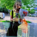 Celeste Cid Instagram - Berlín. 1. no comprendo la vida sin botas. (me gustan el amarillo y el verde cómo quedan juntos.) 2. saludo al sol. 3. decime en dónde estás sin decirme dónde estás. 4. en construcción. 5. está ahí hace - al menos - dos días 6. en Orange hacen buen café y tienen lindas flores. 7. tuve que comprar flores yo también .. 8. .. a él, que hablaba sólo japonés. no entendí que me dijo, pero elegí unas y las señalé. (ya de lejos me había enamorado de ese señor y su mundo.) Berlin, Germany