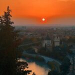 Celeste Cid Instagram - Non esiste mondo fuori dalle mura di Verona, ma solo purgatorio, tormento, inferno. Chi è bandito da qui è bandito dal mondo, e l'esilio dal mondo è la morte. William Shakespeare,  Romeo e Giulietta - Atto III, Scena III Atardecer: Verona. 11 de septiembre de 2023. Verona, Italy