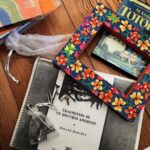 Celeste Cid Instagram - mis últimos días de la temporada piscis estuvieron (re)llenos de agua 💦 mudanza, mudanza en mi propia casa, cuadernitos de libros que leía, colección de tornillos en rodajes, cintas de cosas que filmé, el librito y todo lo que se despliega alrededor, los grupos humanos que siempre son motivo de festejo, las mujeres que me rodean me inspiran, mi hijo y sus caras también, y la lluvia que ya parece haber pasado ..