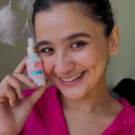 Celesti Bairagey Instagram – Meet my go-to serum: The Pink Foundry’s Super Clarifying Serum which has 12% Pure Grade Niacinamide & 3% PAD Solution for clear and healthy skin.
Say goodbye to excess oil and hello to clear & healthy skin!
#Ad #ThePinkFoundry #SuperClarifyingSerum #NiacinamideSerum #skinoiliness
