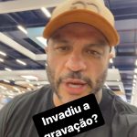 Celso Portiolli Instagram - Bam Bam INVADIU O ESTÚDIO. Pegou pilha? Foi atrás de mim. Pegou ar BamBam? Cuidado comigo, te derrubo em 60 segundos 😂😂😂 @bambamoficial 😂