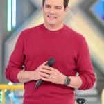 Celso Portiolli Instagram - Hoje, completo 30 anos de SBT! ☺️ Recebi uma surpresa muito especial: Dani Beyruti subiu ao palco do Domingo Legal para me dirigir palavras lindas e entregar uma bela placa comemorativa. Muito obrigado a todos por esse momento emocionante e, principalmente, a você que me acompanha nesta trajetória.