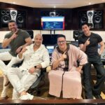 Cengiz Coşkun Instagram - Nothing is a coincidence, those who do their job with love come together..... Soo glad to meet you brothers #legends #music @redone @maherzainofficial @aarif_964 #dubai #redone #maherzain #aarifrahman Dubai, UAE