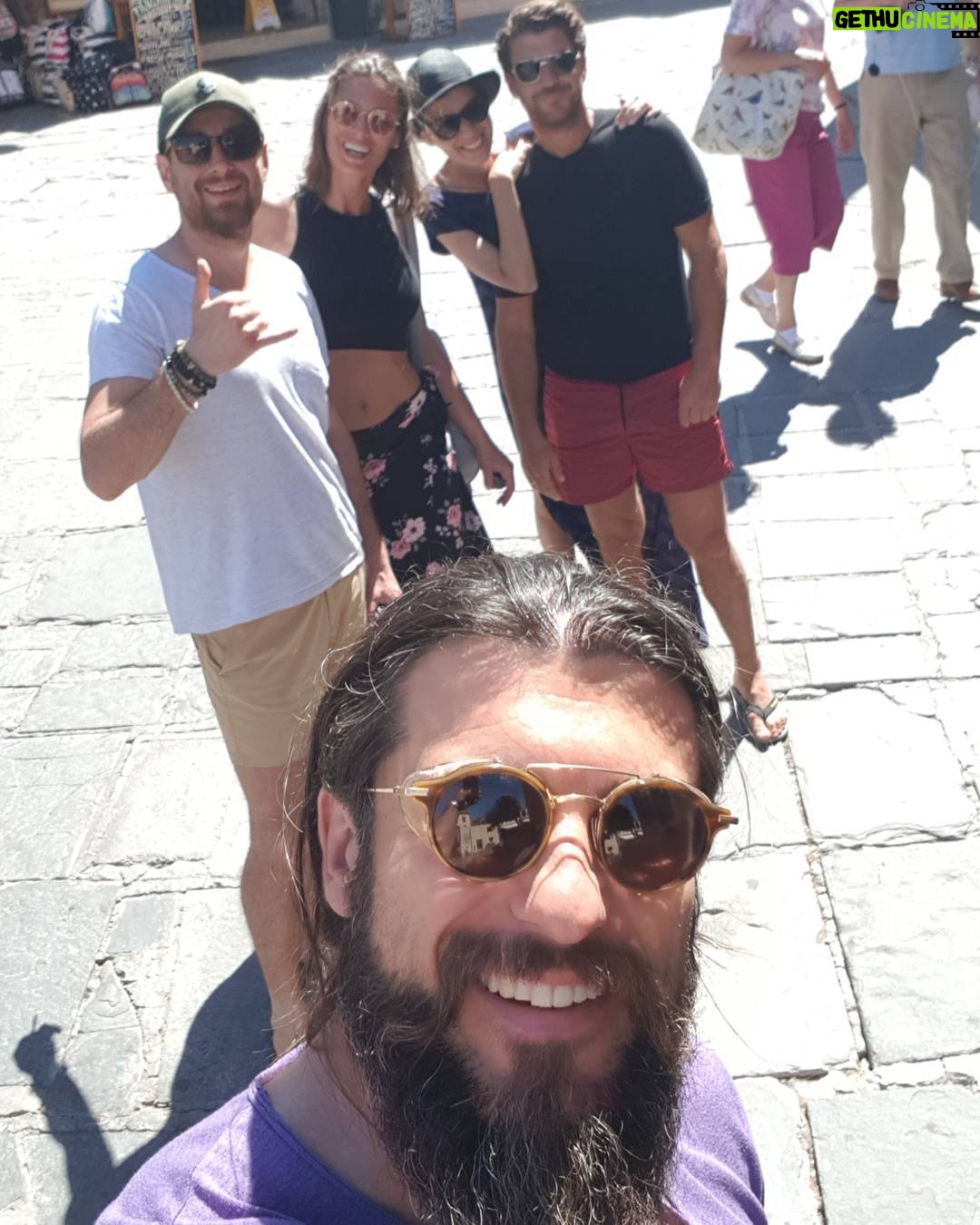 Cengiz Coşkun Instagram - Sevenleriniz ve sevdiklerinizle birlikte olacağınız sağlık, mutluluk, huzur, dolu bir bayram geçirmenizi dilerim. :)