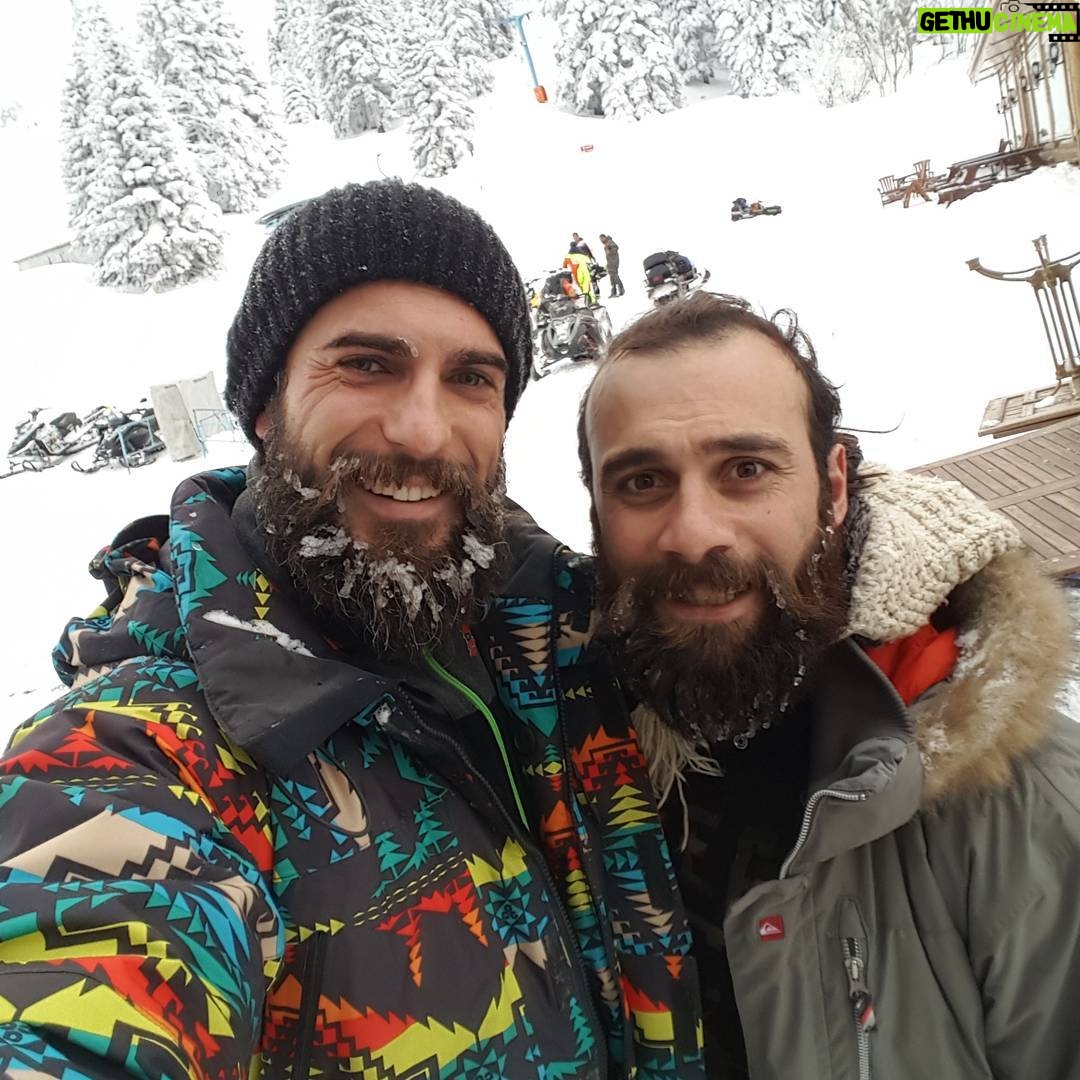 Cengiz Coşkun Instagram - Birlikte baş koyduğumuz bu yolda seninle birlikte omuz omuza yürümek benim için çok büyük bir şans ve gururdu gardaşım. Aynı ana baba'dan olmasakta benim can gardaşım oldun ve hep öyle kalacaksınız. Yolun açık olsun kader yoldaşım can gardaşım. 🙏 @cavitcetinguner