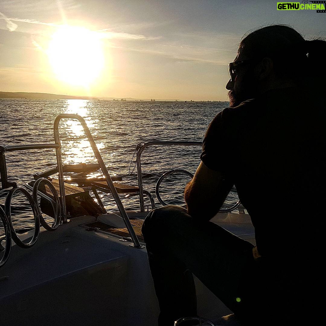 Cengiz Coşkun Instagram - " Gün doğmadan neler doğar "