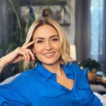 Ceyda Düvenci Instagram - Mavi boncuk… 5. Yıl… şahane set günlerinin ardından… @hidayetkorkmaz_ @uguralevyilmazozel @rutkayozis @berilvaroll @gulsunuu @idiletisim @prilturkiye