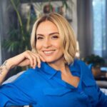 Ceyda Düvenci Instagram - Mavi boncuk… 5. Yıl… şahane set günlerinin ardından… @hidayetkorkmaz_ @uguralevyilmazozel @rutkayozis @berilvaroll @gulsunuu @idiletisim @prilturkiye