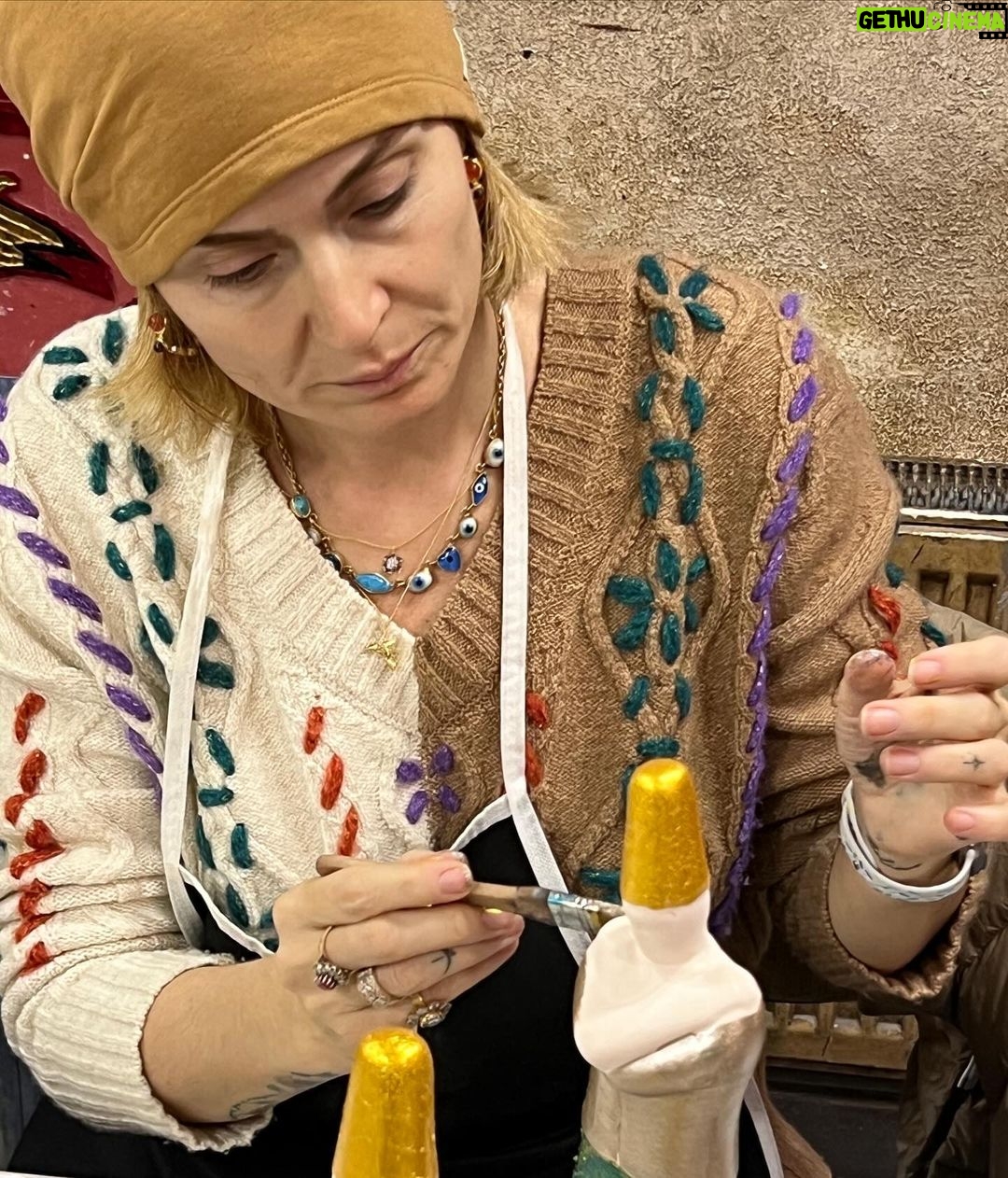 Ceyda Düvenci Instagram - Eğer yüreklerinizi yaşamlarınızın gündelik mucizeleri karşısında hayretle dolu tutabilseydiniz, acınız da en az sevinciniz kadar harikulade görünürdü. Halil Cibran… Ermiş… Kendime kısa da olsa, tadı damağımda da kalsa bir an bulabildiğim için teşekkür ederim…