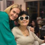 Ceyda Düvenci Instagram – Uzuuun sofrada ailecek karşıladık 2024 ü… bol bol ritüeller yaptık…Hoşgeldin 2024… kızım İzmir’de bugün dönüyoooo 🍀🍀🍀🍀 bugün tam ekip yılın ilk gününü kutlayacağız… biz hazırız 🌻🌻🌻