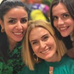 Ceyda Düvenci Instagram - Uzuuun sofrada ailecek karşıladık 2024 ü… bol bol ritüeller yaptık…Hoşgeldin 2024… kızım İzmir’de bugün dönüyoooo 🍀🍀🍀🍀 bugün tam ekip yılın ilk gününü kutlayacağız… biz hazırız 🌻🌻🌻
