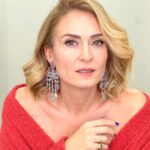 Ceyda Düvenci Instagram – Ben bu sıralı fotoğraf meselesini pek sevmiş olabilirim 🤣🤣🤣 sırf küpelere aşkımdan bu fotoğrafları çektik 🤣🤣🤣 takı sevenler, küpesiz çıkmam diyenler burda mııı?!?