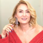 Ceyda Düvenci Instagram – Ben bu sıralı fotoğraf meselesini pek sevmiş olabilirim 🤣🤣🤣 sırf küpelere aşkımdan bu fotoğrafları çektik 🤣🤣🤣 takı sevenler, küpesiz çıkmam diyenler burda mııı?!?