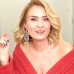 Ceyda Düvenci Instagram – Ben bu sıralı fotoğraf meselesini pek sevmiş olabilirim 🤣🤣🤣 sırf küpelere aşkımdan bu fotoğrafları çektik 🤣🤣🤣 takı sevenler, küpesiz çıkmam diyenler burda mııı?!?