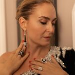 Ceyda Düvenci Instagram - Takmış takıştırmış, sürmüş sürüştürmüş… öyle bir hafta… 🤣🤣