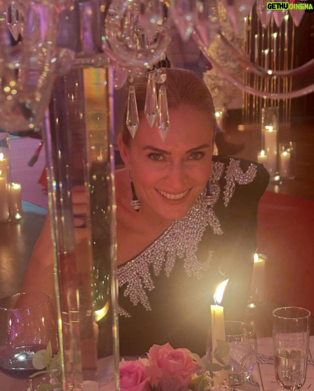 Ceyda Düvenci Instagram - @saklabeniresmi düğün dernek dump… #filiz