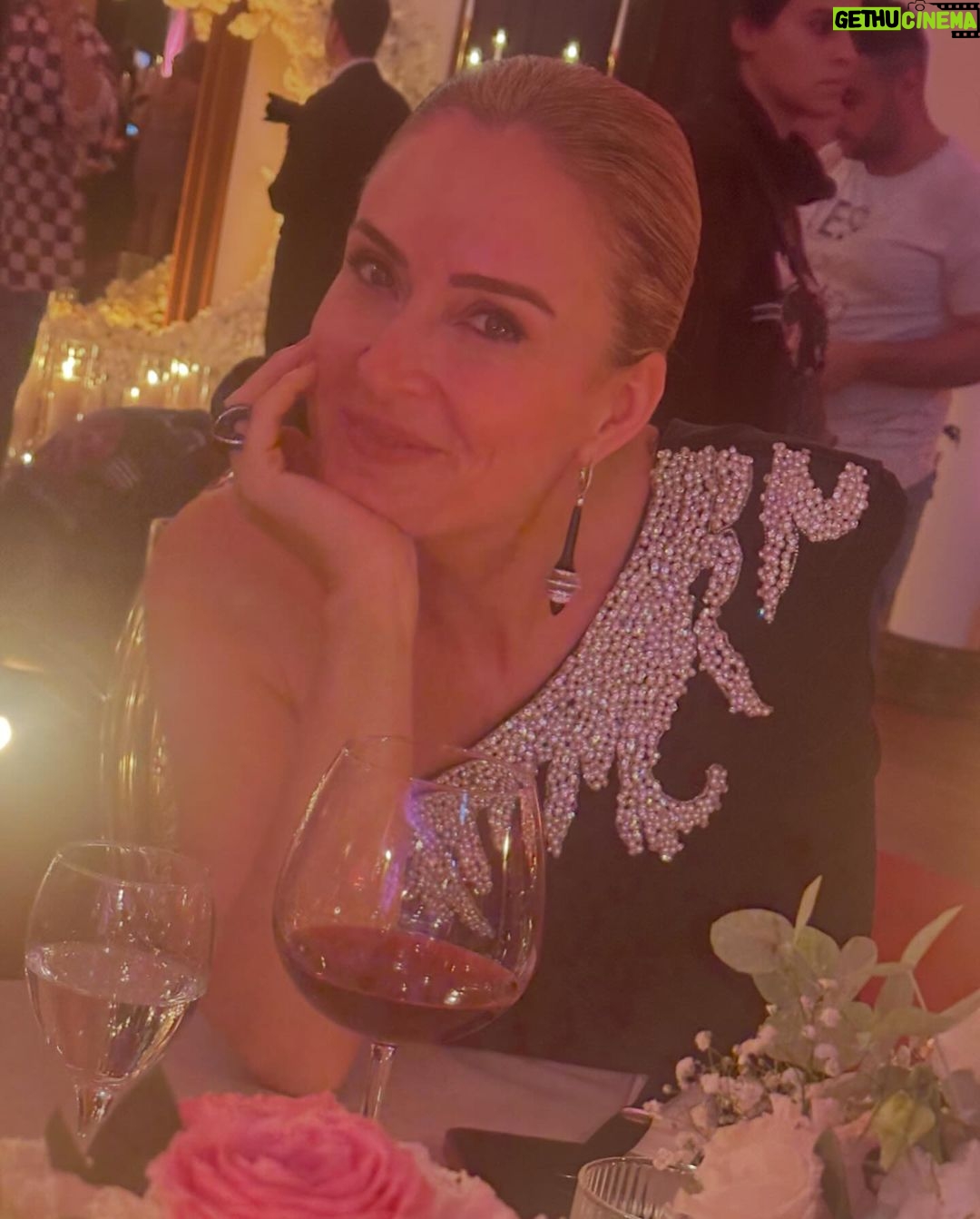 Ceyda Düvenci Instagram - @saklabeniresmi düğün dernek dump… #filiz