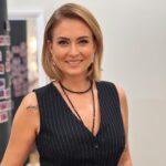 Ceyda Düvenci Instagram - Fotoğraflarında kararsız kalınca hepsini paylaşanlara gelsin 😂😂😂 güzel bir haftasonu dilerim hepinizeeeee 🦋 şarkı fotoğraf kararsızlığıma ithafen seçildi konuyu saptırmayın 🤣🤣🤣🤣 canım @emelsayinofficial nın yakın zamanda doğumgünüydü İyi ki doğmuşşşşş iyi ki 🌻🌻🌻 bugün deli günündeyim sette arkadaşlarıma sabırlar dilerim 🤣🤣🤣 ama tatlı deli 😉 sizde de oluyor mu böyle güne başlamalar??? 😂😂😂diyeceklerim bu kadar sevgiler 🦋🍀🌻