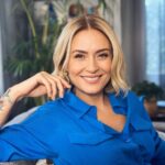 Ceyda Düvenci Instagram - Mavi boncuk… 5. Yıl… şahane set günlerinin ardından… @hidayetkorkmaz_ @uguralevyilmazozel @rutkayozis @berilvaroll @gulsunuu @idiletisim @prilturkiye