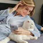 Ceyda Düvenci Instagram - Beyaz aşk… Fondaki ayak @berilvaroll 🤣🤣🤣 Fotoğraf @uguralevyilmazozel