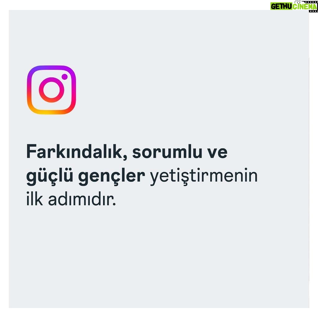 Ceyda Düvenci Instagram - Vazgeçilmezimiz İnstagram ile ilgili harika haberlerim var… 🌻instagram bugün de yetişkinler gibi gençlerimizin en sevdiği uygulamalardan biri olmaya devam ediyor. Bununla birlikte, çocuğuyla platformun tadını çıkaran ya da artık 13 yaşını doldurduğu için instagram sayfası olan evlatları için her ebeveynin aklında bazı sorular oluşabiliyor. 🌻instagram, mevcut Gözetim Araçları’na yaptığı son eklemeyle, ebeveynlerin sorularına kulak vermiş ve evlatlarımızı güvende tutmak için üzerine düşeni yapmış. 🌻Bilgileri sizlerle paylaşıyorum. Bence mutlaka bakın ve güncellemelerinizi evlatlarla işbirliği içinde gerçekleştirin 🍀 🌻bir de bence bu gönderiyi kaydedin ve faydası dokunacağını düşündüğünüz bir gencin ebeveyni ile paylaşın. #instagram #senkararver #işbirliği