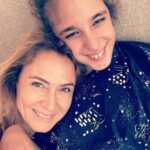 Ceyda Düvenci Instagram - Koynuna ne ara sığdım… güzelimmmm…