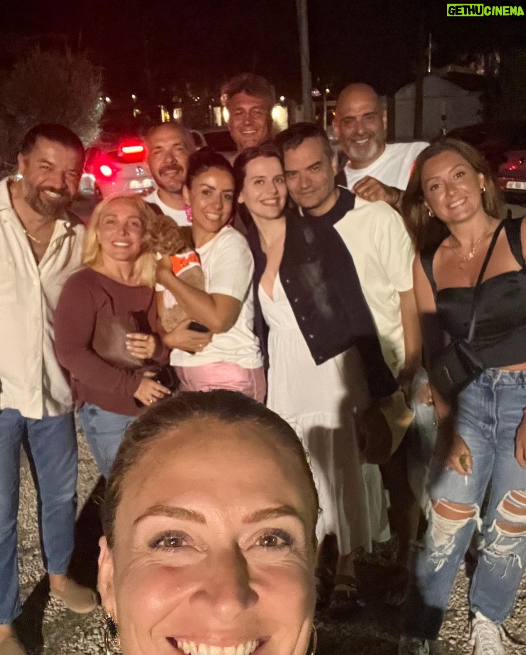 Ceyda Düvenci Instagram - Yaz ve dostlar… tekrar çal sam… vol 2