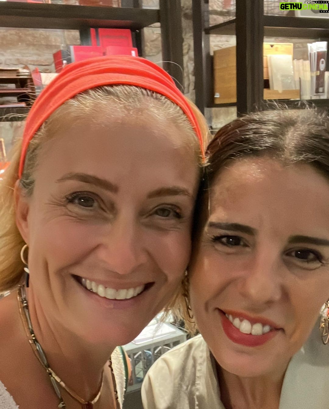 Ceyda Düvenci Instagram - Yaz ve dostlar… tekrar çal sam… vol 2