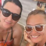 Ceyda Düvenci Instagram - Yaz ve dostlar… tekrar çal sam… vol 2