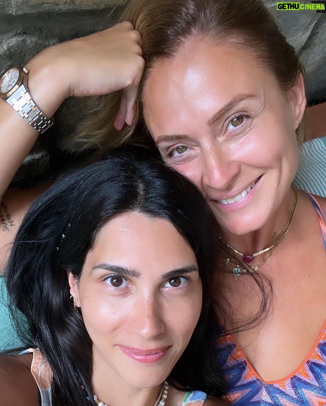 Ceyda Düvenci Instagram - Yaz ve dostlar… tekrar çal sam… vol 2