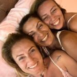 Ceyda Düvenci Instagram - Tekrar çal Sam… yazdan kalanlar vol1 iyi ki var 1. Çember…