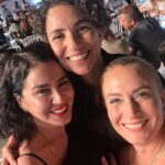 Ceyda Düvenci Instagram - Uzuuun zaman sonra dostlarla harika bir gece sebebi @gulsunuu veee canım @kenandogulu ne çok dost özlemişim… #hepyenikal @hepyenikal şahane gece için teşekkür ederim… dostlarım sizi çok seviyorum… @berguzarkorel @dolibom @ahmetrifatsungar @zeynepmirac @ecedagistan #işbirliği