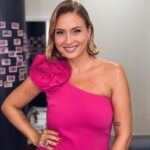 Ceyda Düvenci Instagram - Veeeeee kaldığımız yerden devam ediyoruz… 11 EYLÜL NTV ekranında kavuşuyoruz… pazartesi çekimlerimiz başlıyor… @bambaskasohbetler.ntv @bboyapim 🌻🌻🌻🌻 Back to work…