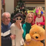 Ceyda Düvenci Instagram – Uzuuun sofrada ailecek karşıladık 2024 ü… bol bol ritüeller yaptık…Hoşgeldin 2024… kızım İzmir’de bugün dönüyoooo 🍀🍀🍀🍀 bugün tam ekip yılın ilk gününü kutlayacağız… biz hazırız 🌻🌻🌻