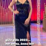 Ceyda Düvenci Instagram – Hazırsak başlayalım mı?
Ben biliyorum, harika günler bekliyor bizi…
2024 hazırız sana…
Sağlık, huzur, bereket, gerçekleşecek güzel hayaller, başarı, seyahat, aşk, dostlar, yeni söylenecek şarkılar, güzel heyecanlar ve haberler…
