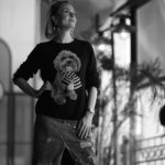 Ceyda Düvenci Instagram - Yine harika fotoğraflarımı 2 dakikada çekti ❤️ @kubracanelcelik 📸 ☀️🌻 güneş yüzünü gösterdiğine göre dostlarla kavuşma mevsimim başladı… şimdi onlar düşünsün… 🤣 listem elimde kapı kapı dolaşmaya başlıyorum hazır mısınnnnız dostlar 😌