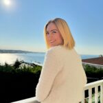 Ceyda Düvenci Instagram - Nietzsche ne güzel demiş: “Yaşamak için bir nedeni olan kişi, hemen her nasıla dayanabilir. ” bırakın sadece güneş girsin içeri…