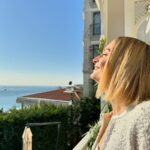 Ceyda Düvenci Instagram - Nietzsche ne güzel demiş: “Yaşamak için bir nedeni olan kişi, hemen her nasıla dayanabilir. ” bırakın sadece güneş girsin içeri…