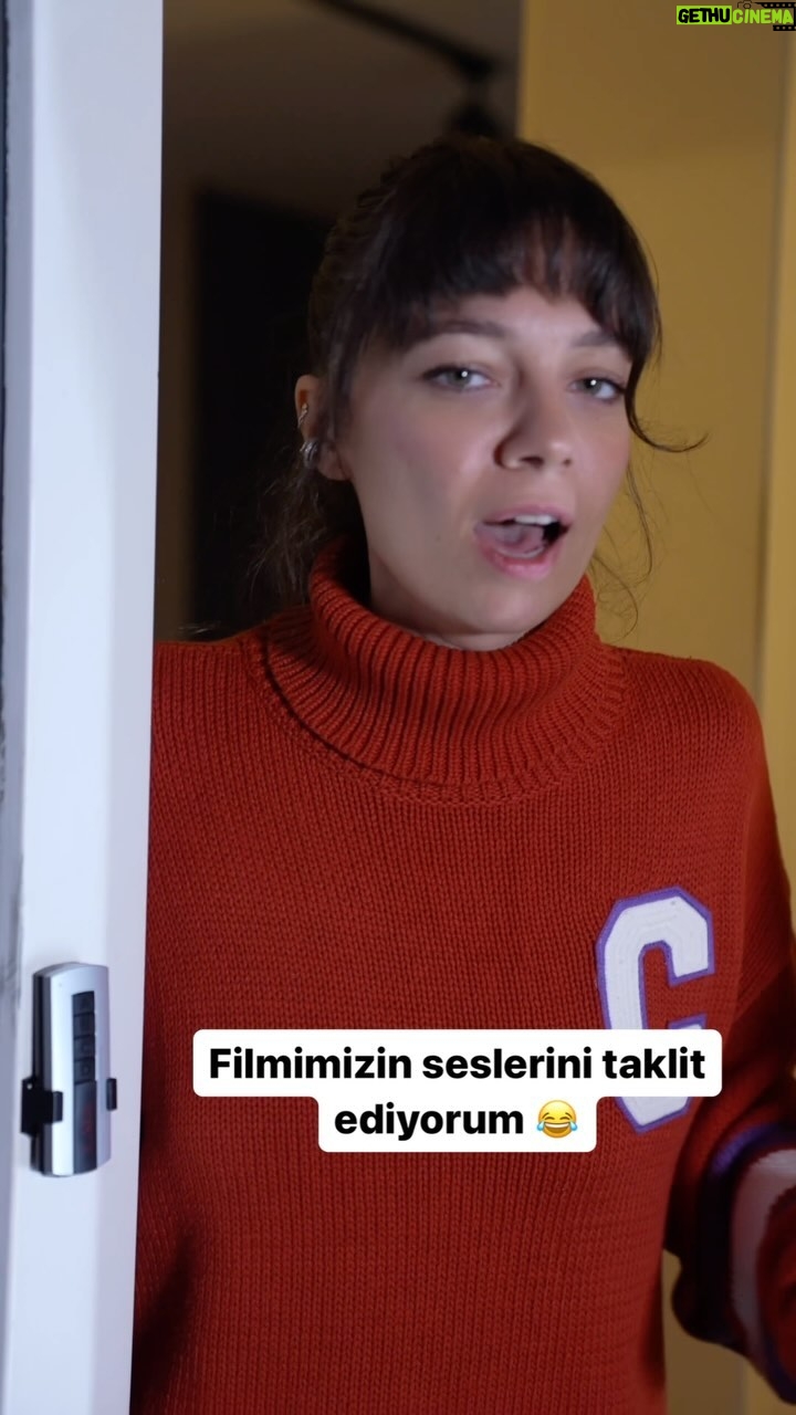 Ceyda Kasabalı Instagram - ceyda asmrseslendirmeişiniproflaştıranbalı 😂 kendi filmimiz Kardeş Takımı'na da el attım hdhs en sonda süpriz var 😂 @kardestakimifilm ❤️